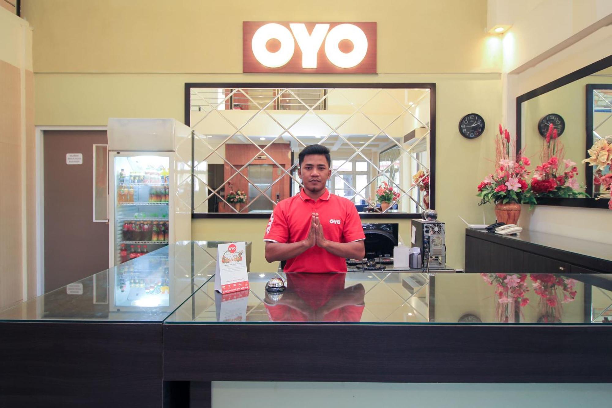 Super Oyo Capital O 175 K-60 Residence Сурабая Екстериор снимка