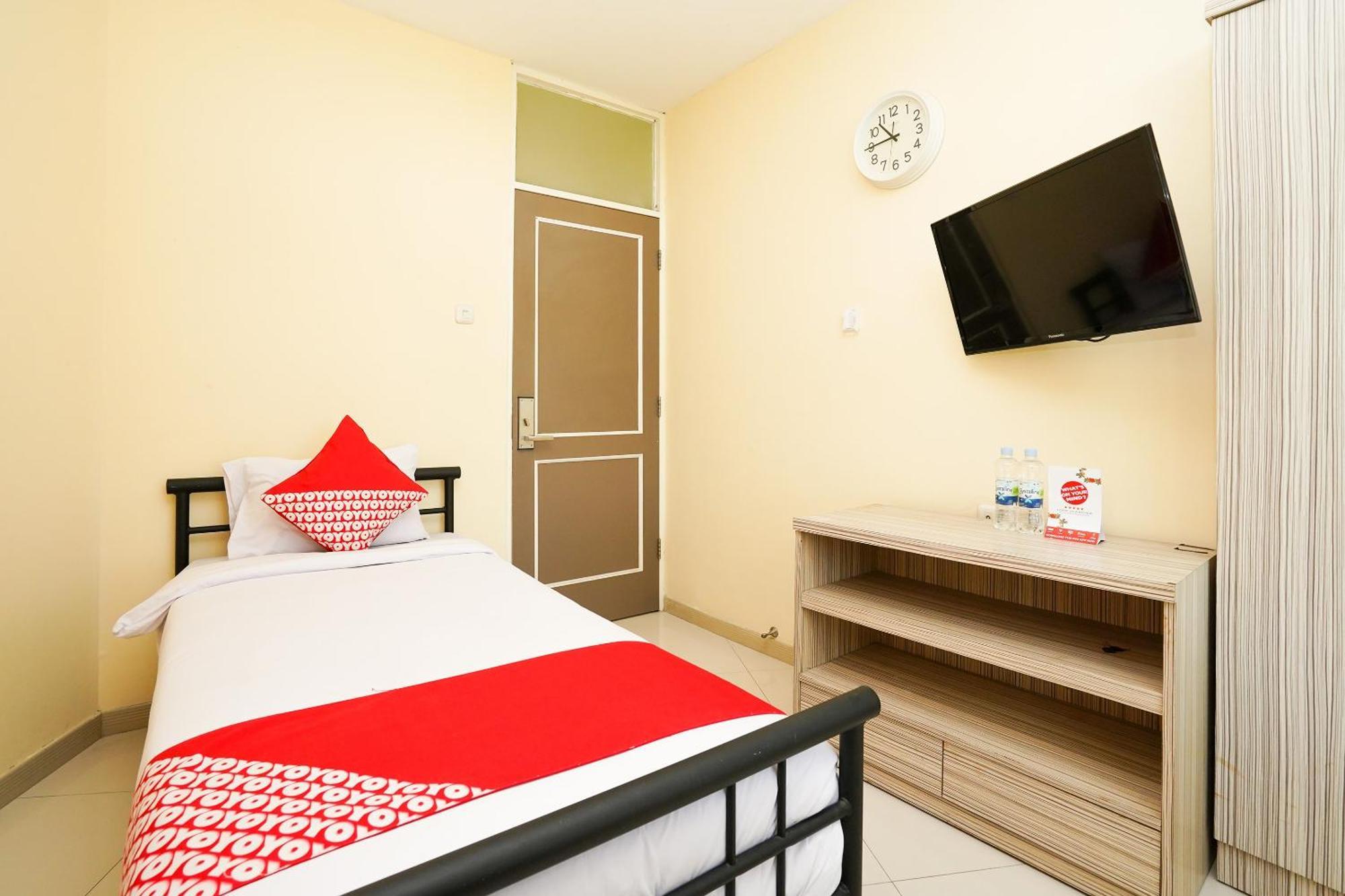 Super Oyo Capital O 175 K-60 Residence Сурабая Екстериор снимка