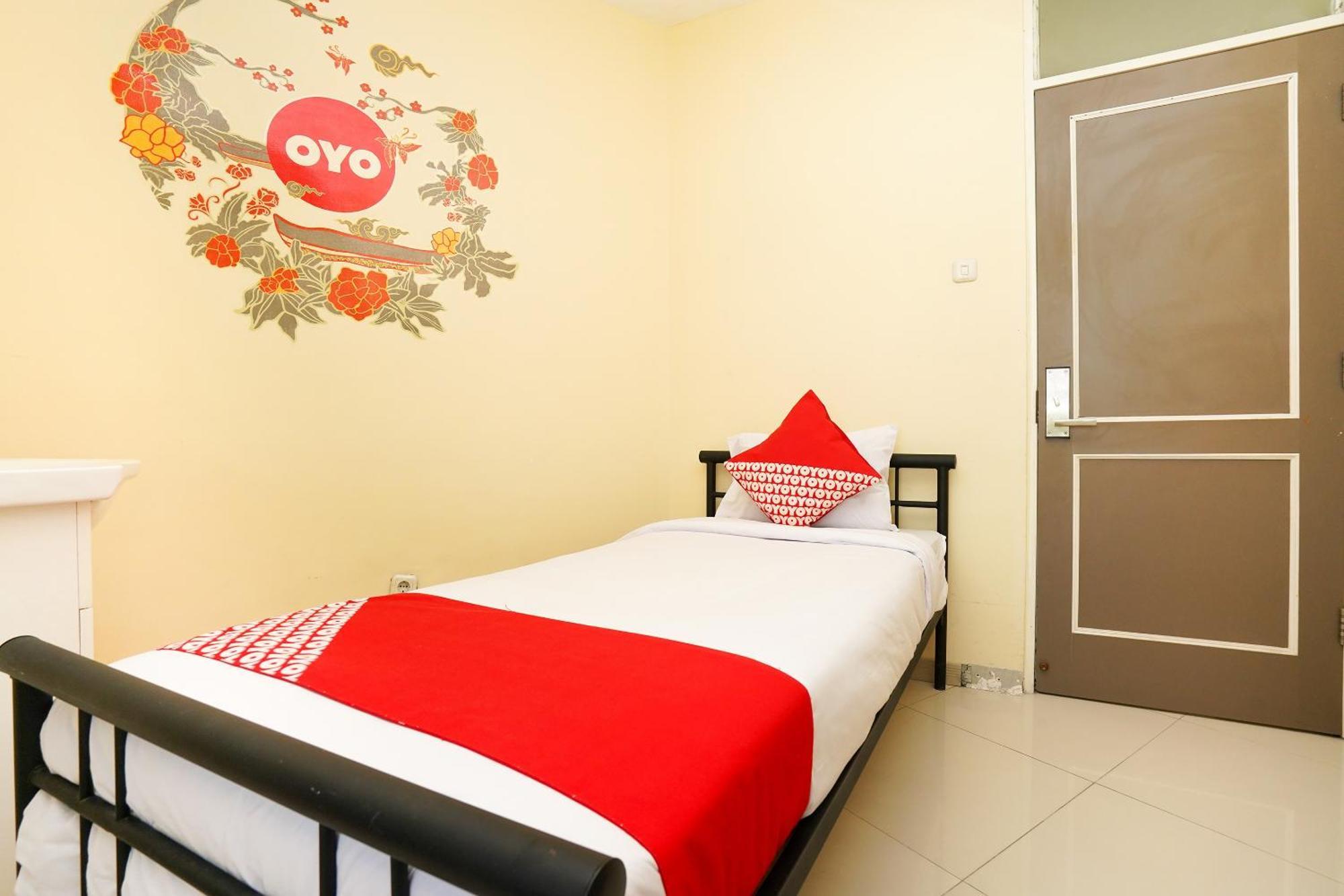 Super Oyo Capital O 175 K-60 Residence Сурабая Екстериор снимка
