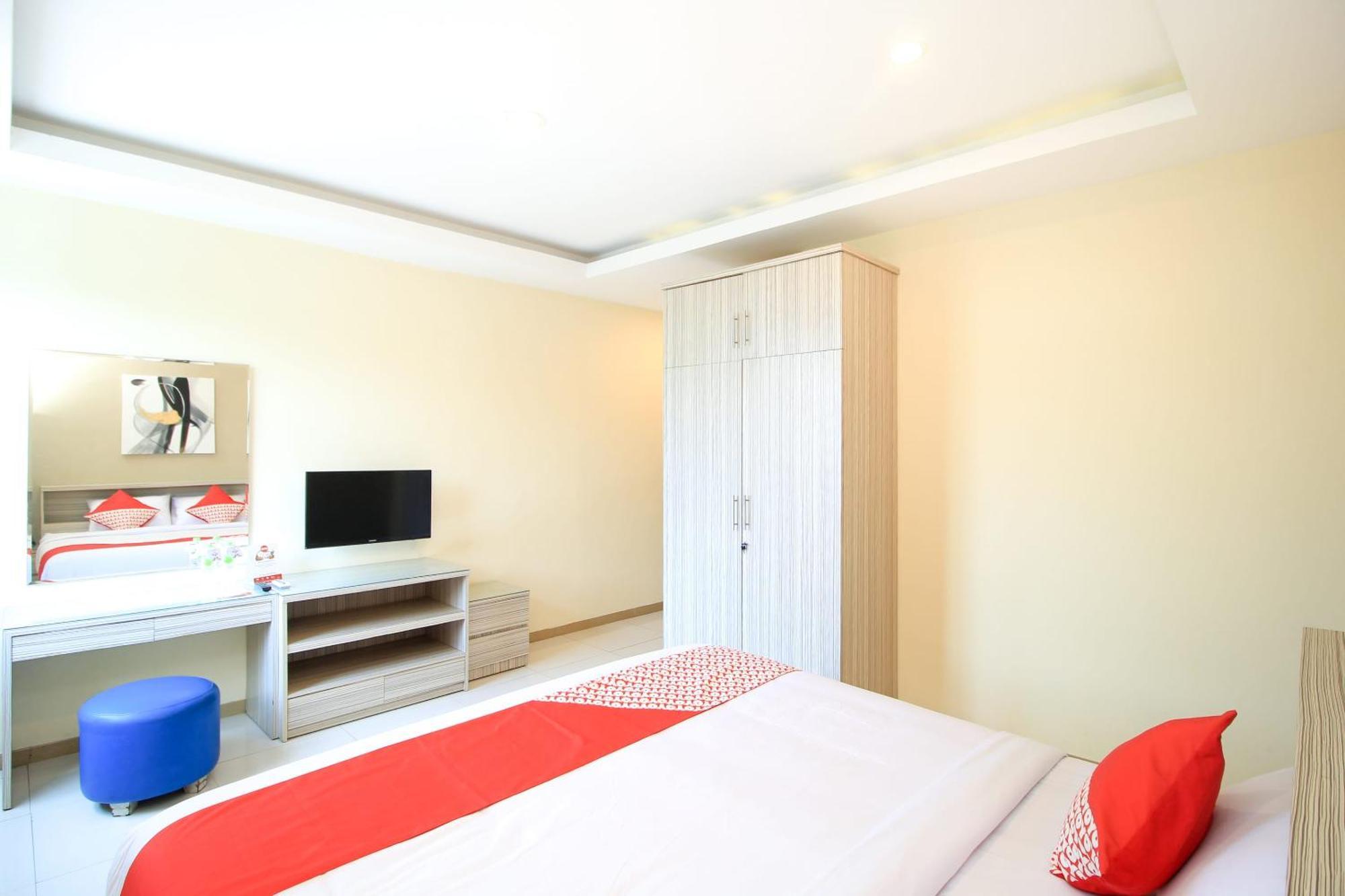 Super Oyo Capital O 175 K-60 Residence Сурабая Екстериор снимка