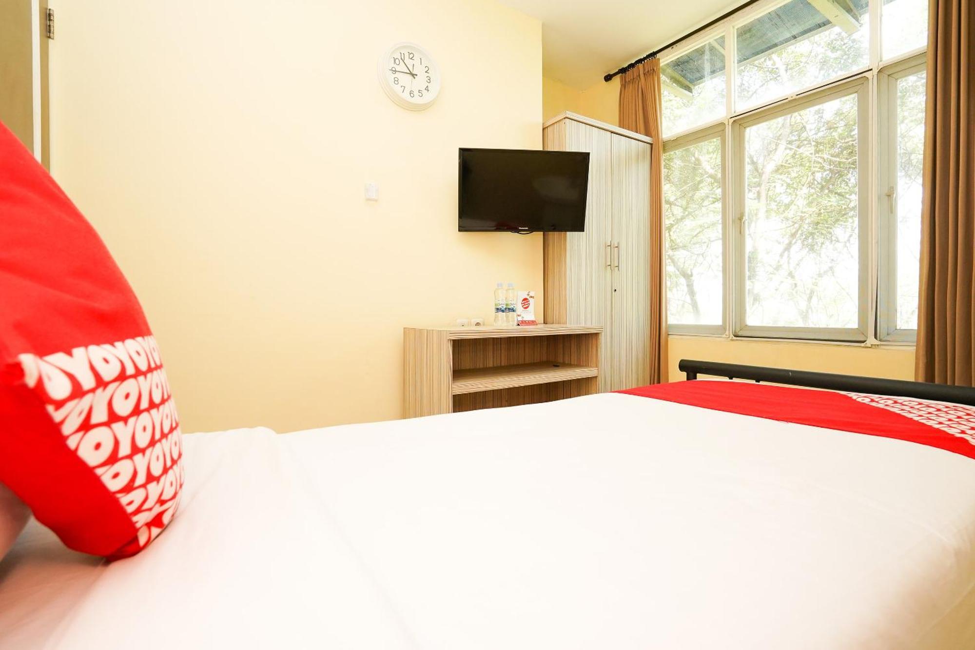 Super Oyo Capital O 175 K-60 Residence Сурабая Екстериор снимка