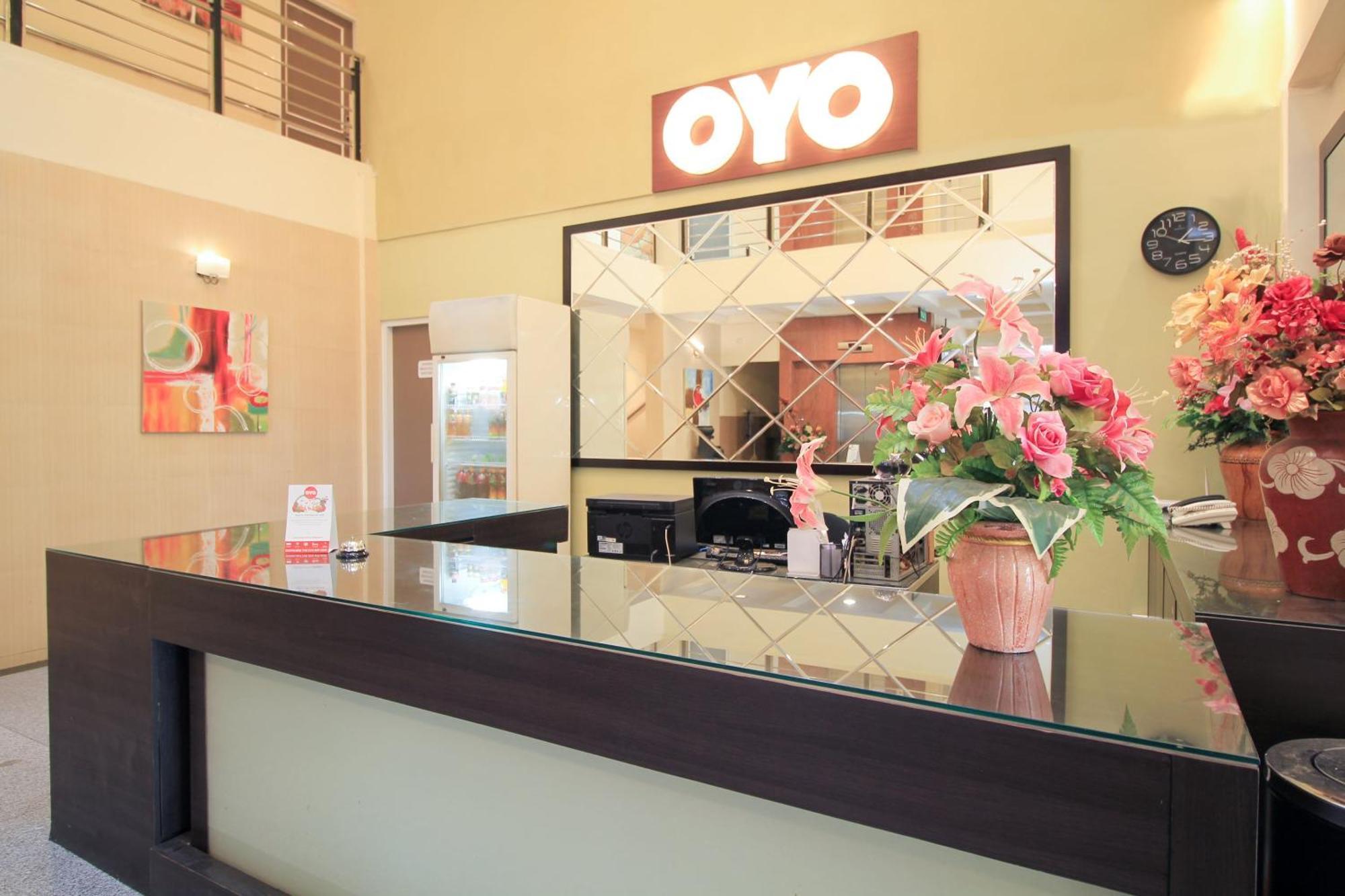 Super Oyo Capital O 175 K-60 Residence Сурабая Екстериор снимка