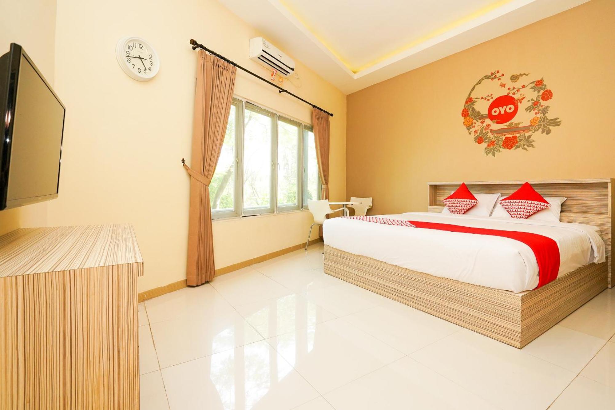 Super Oyo Capital O 175 K-60 Residence Сурабая Екстериор снимка